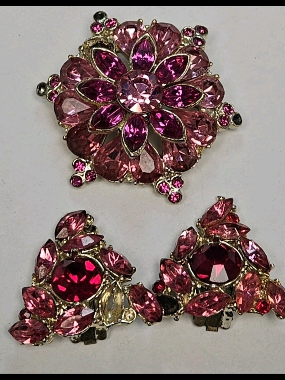 Vintage Figural Fucshia Pink Rhinestone Brooch Pin Signed EDLEE Clip On Earrings